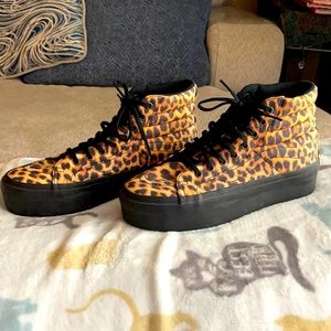 Leopard platform hi top Vans